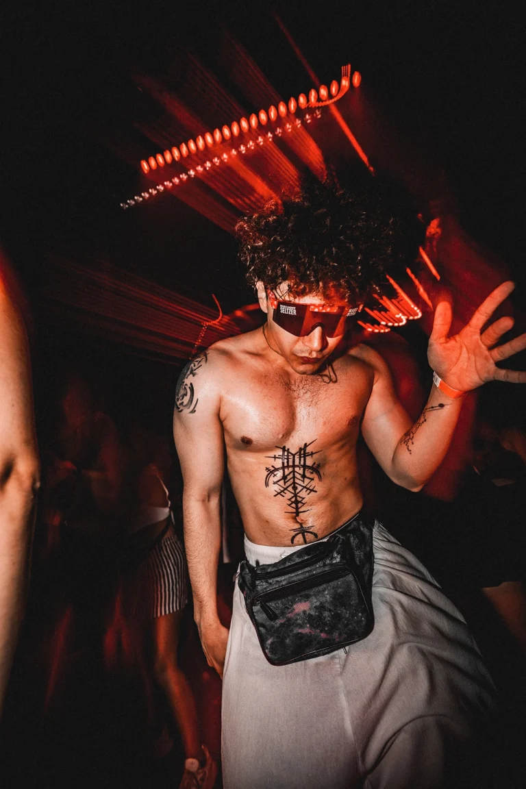 TECHNO KISSES S2 EP3 SOWIEYE